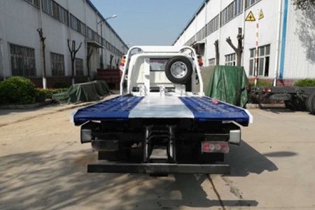 新疆喀什24小时小时高速拖车流动补胎换胎汽车维修服务